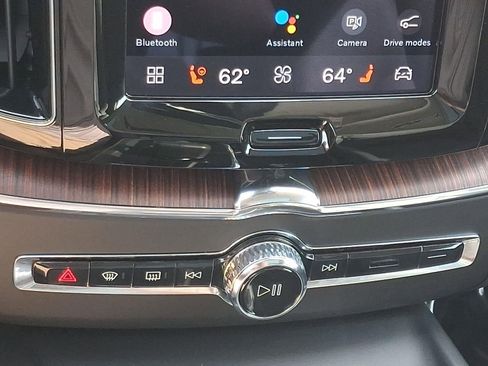 Certified 2023 Volvo XC60 B5 Plus w/ Climate Package image 17