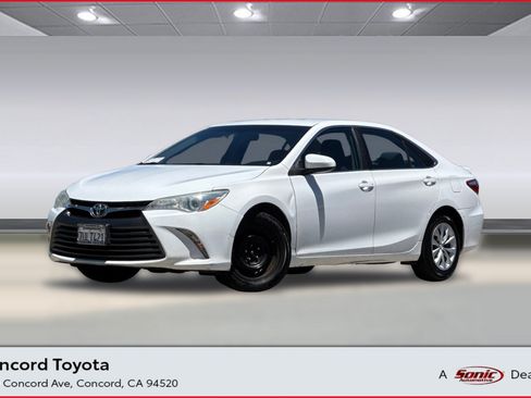 Used 2016 Toyota Camry LE FWD image 1