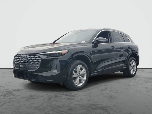 Used 2025 Audi Q5 Premium w/ Convenience Package image 2