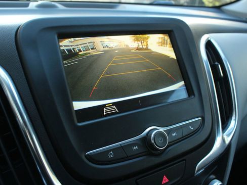 Used 2019 Chevrolet Equinox LS w/ LS Convenience Package image 25