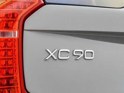 Certified 2025 Volvo XC90 B6 Plus image 12