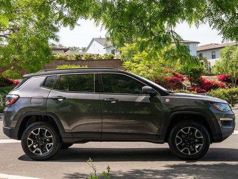 Used 2021 Jeep Compass Trailhawk image 4