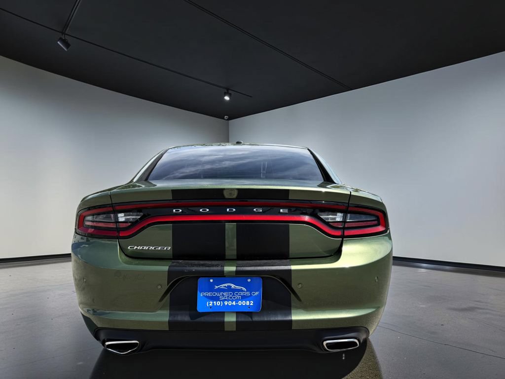 Used 2019 Dodge Charger SXT w/ Leather Interior Group RWD image 4