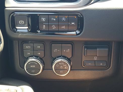 Used 2026 GMC Yukon Denali w/ Denali Reserve Package AWD/4WD image 21