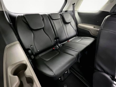 Used 2025 Kia Carnival image 28