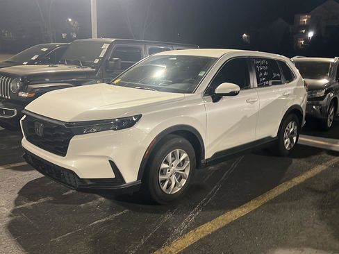 Used 2024 Honda CR-V LX image 2