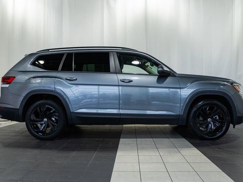 Used 2022 Volkswagen Atlas SE w/ Black Wheel Package image 3