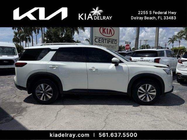 Used 2024 Nissan Pathfinder SL AWD/4WD image 2