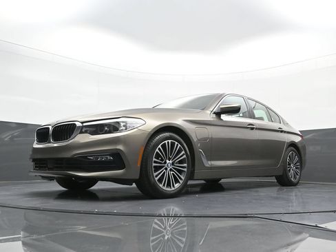 Used 2018 BMW 530e xDrive AWD/4WD image 24