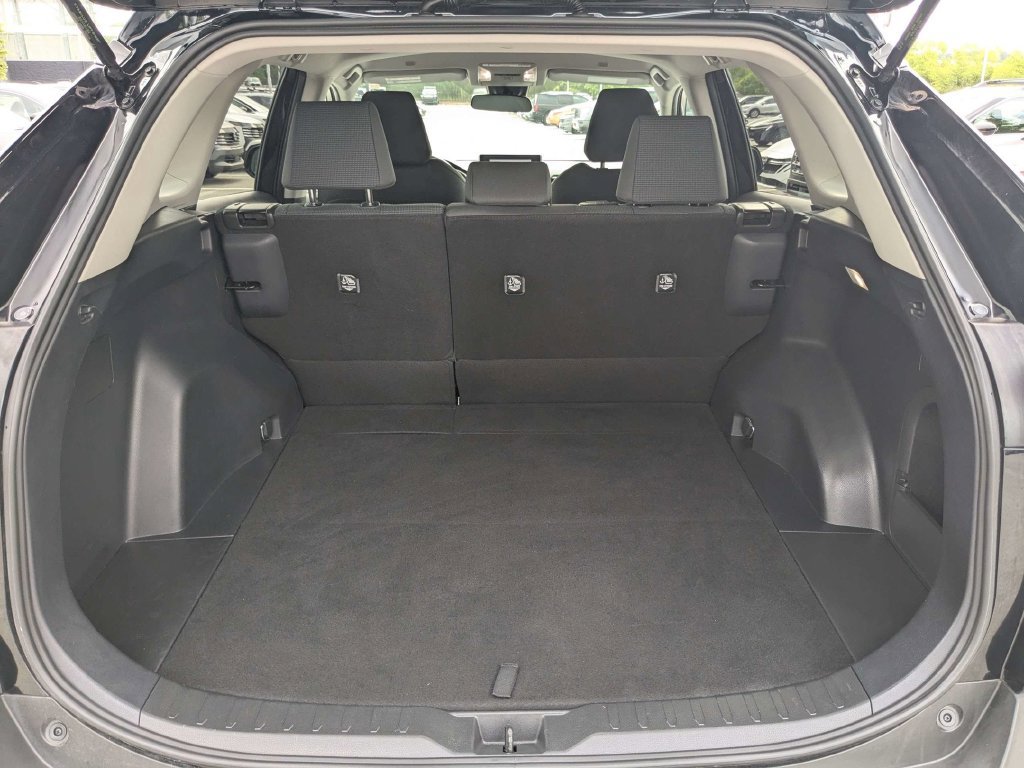 Used 2025 Toyota RAV4 LE AWD/4WD image 6