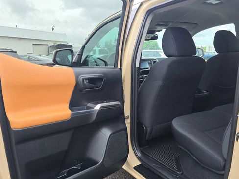 Certified 2018 Toyota Tacoma SR5 AWD/4WD image 17