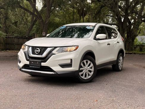 Used 2017 Nissan Rogue S AWD/4WD image 1