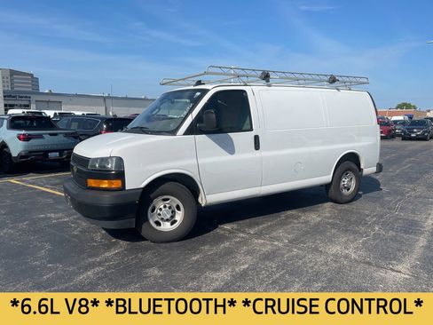 Used 2021 Chevrolet Express 3500 w/ Driver Convenience Package RWD image 2