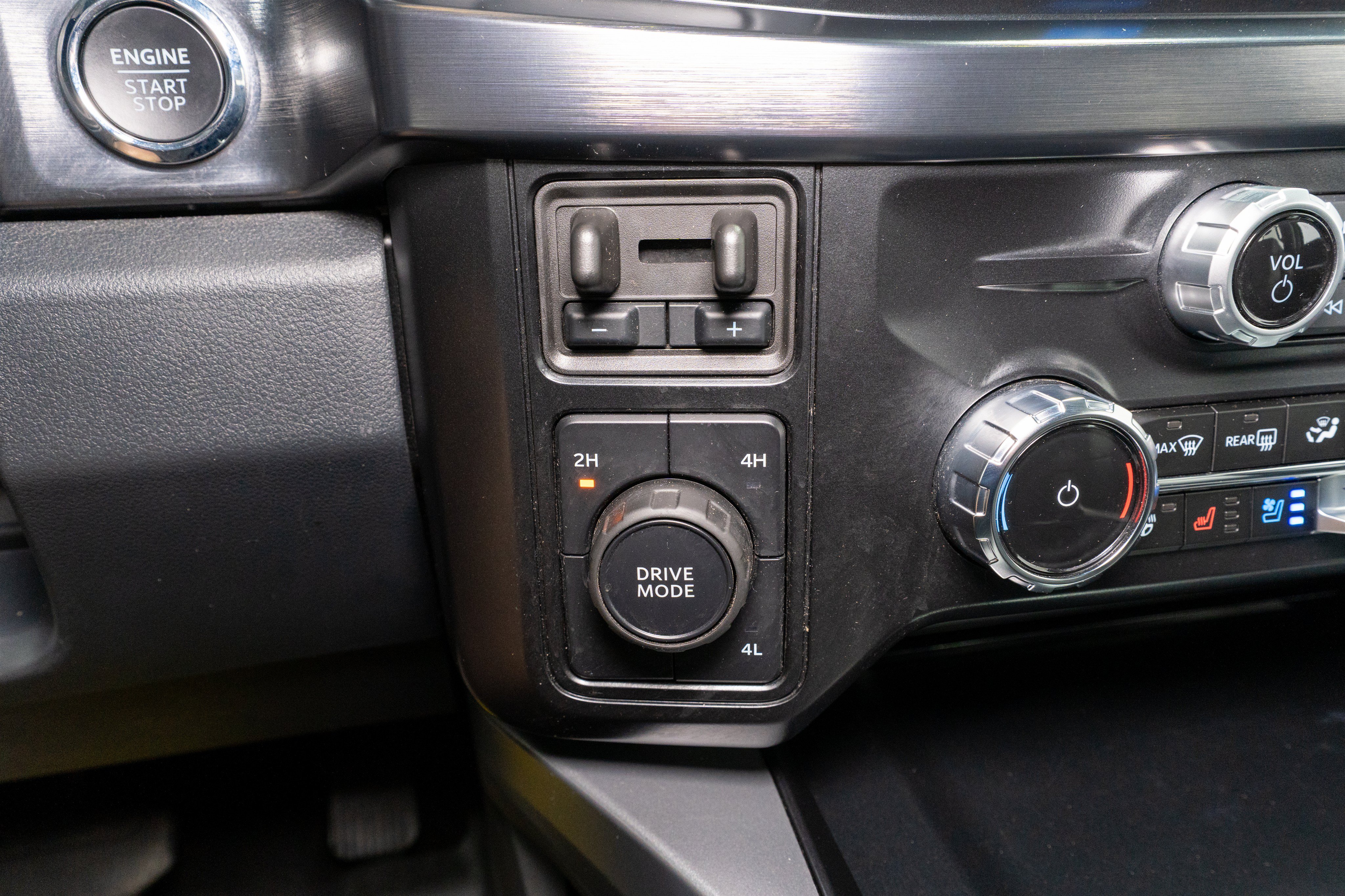 Used 2025 Ford F250 Lariat AWD/4WD image 27
