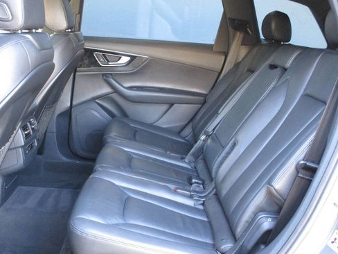 Used 2017 Audi Q7 3.0T Premium Plus w/ Premium Plus Package image 12