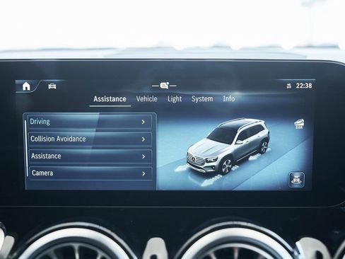 Used 2025 Mercedes-Benz GLB 250 4MATIC w/ Exclusive Package image 53