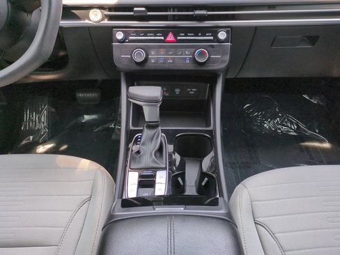 Used 2025 Hyundai Santa Cruz SE FWD image 19