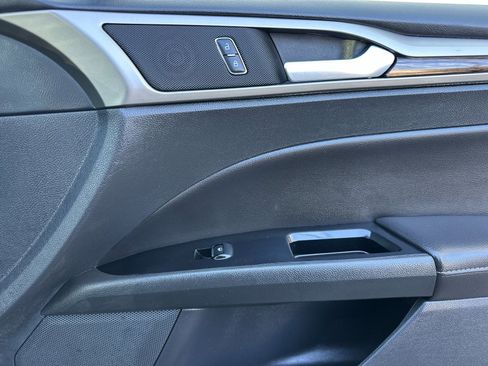 Used 2014 Ford Fusion SE w/ Equipment Group 202A image 18