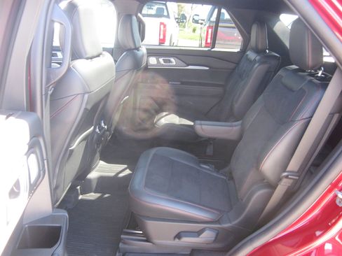 Used 2025 Ford Explorer ST AWD/4WD image 13