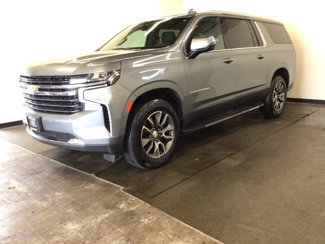 Used 2022 Chevrolet Suburban LT w/ LT Signature Plus Package AWD/4WD image 3