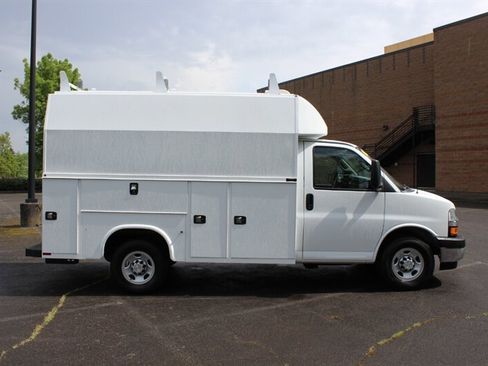 Used 2019 Chevrolet Express 3500 w/ Power Convenience Package RWD image 5