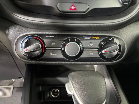 Used 2022 Kia Soul LX FWD image 19