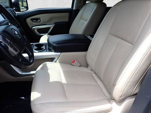 Used 2018 Nissan Titan SL w/ Chrome Package RWD image 13