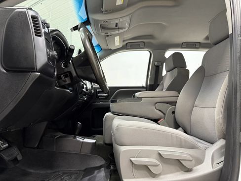 Used 2018 Chevrolet Silverado 1500 Custom w/ Custom Value Package AWD/4WD image 15