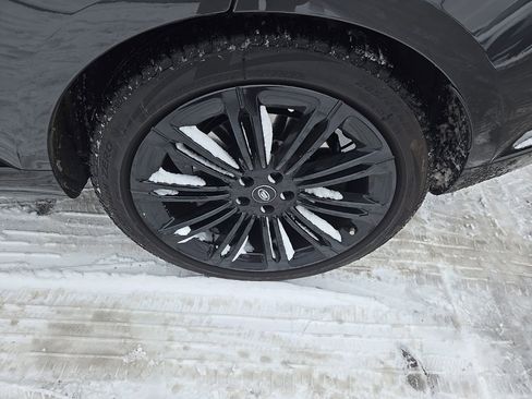 Used 2024 Land Rover Range Rover Long Wheelbase Autobiography image 9