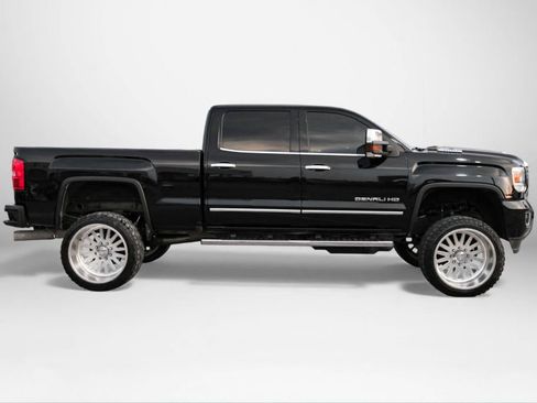 Used 2017 GMC Sierra 2500 Denali w/ Duramax Plus Package image 5