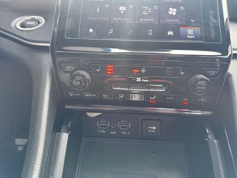 Used 2023 Jeep Grand Cherokee L Laredo image 22