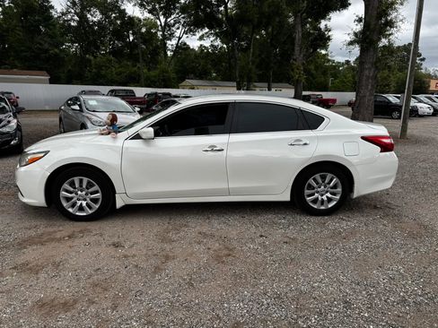 Used 2017 Nissan Altima 2.5 S w/ Power Driver Seat Package FWD image 2