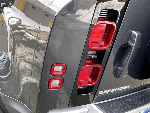 Used 2025 Land Rover Defender 110 S image 23