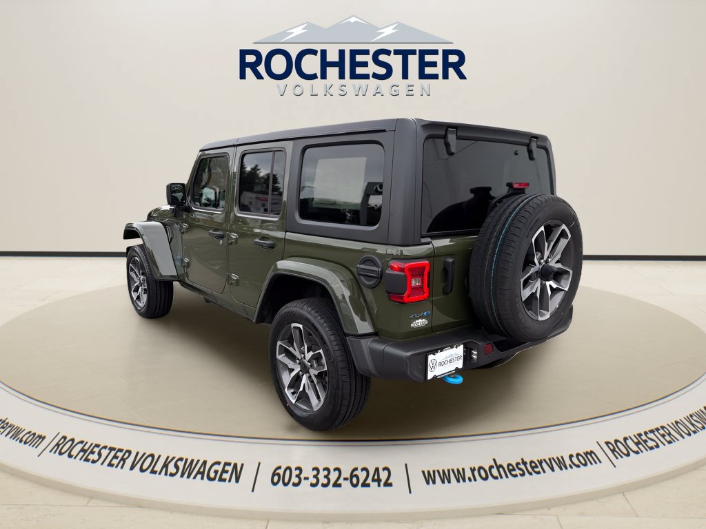 Used 2024 Jeep Wrangler Unlimited w/ Convenience Group AWD/4WD image 4