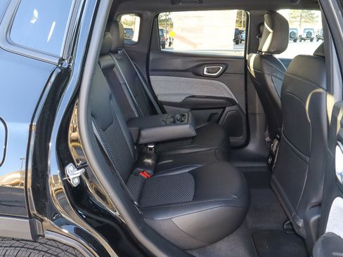 New 2026 Jeep Compass Latitude image 21