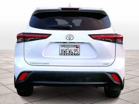 Used 2021 Toyota Highlander L image 7