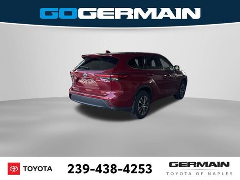 Used 2021 Toyota Highlander XLE image 8