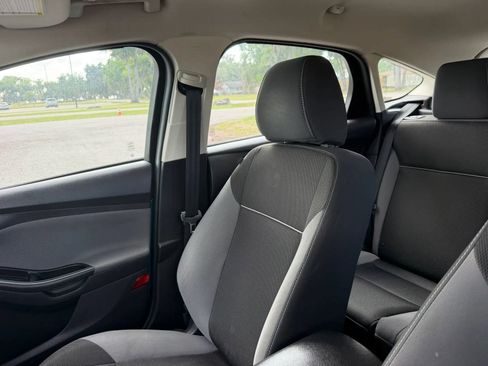 Used 2014 Ford Focus SE w/ SE Winter Package FWD image 34