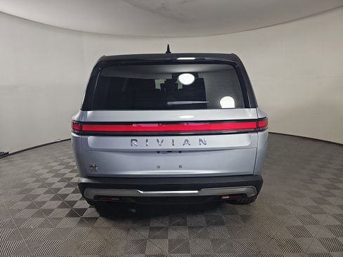 Used 2024 Rivian R1S Adventure AWD/4WD image 4