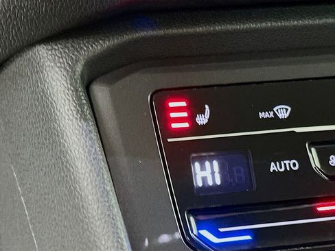 Used 2024 Volkswagen Tiguan SE image 27