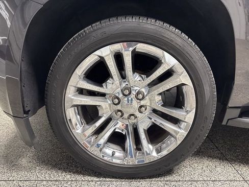 Used 2017 Chevrolet Suburban LT AWD/4WD image 4