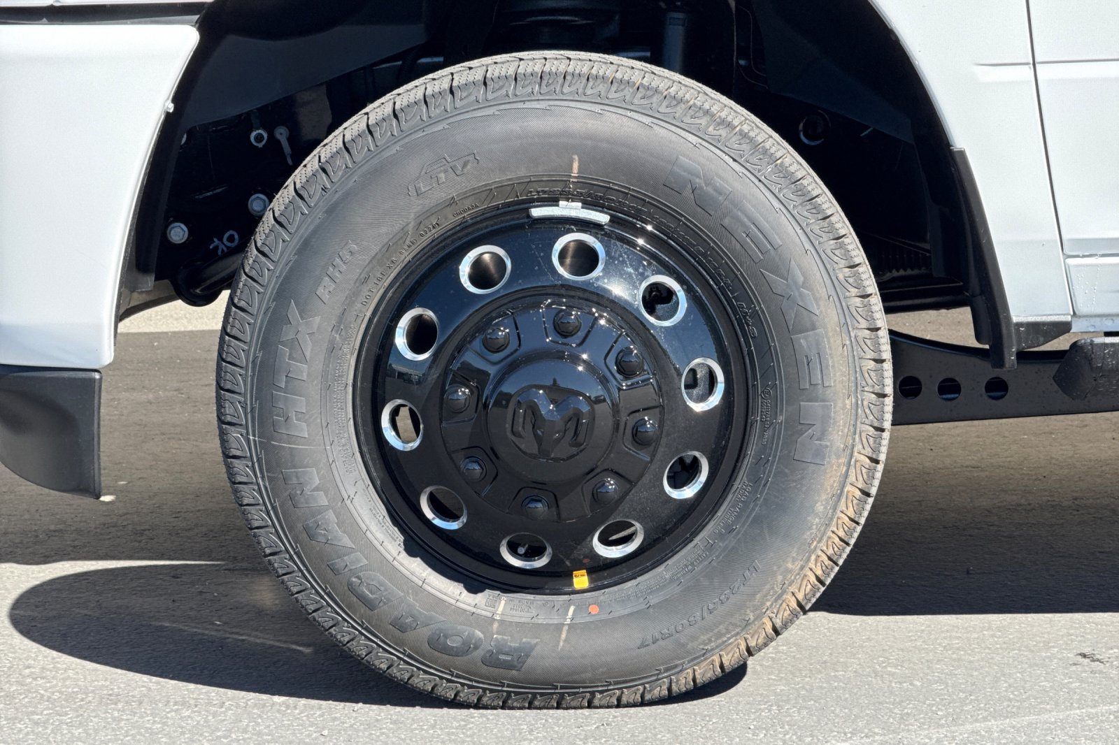 New 2026 RAM 3500 Laramie AWD/4WD image 9