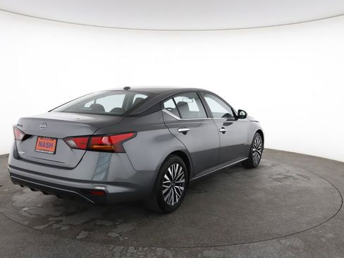Used 2025 Nissan Altima 2.5 SV image 12