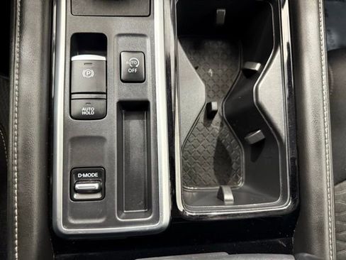 Used 2022 Nissan Pathfinder SV image 38