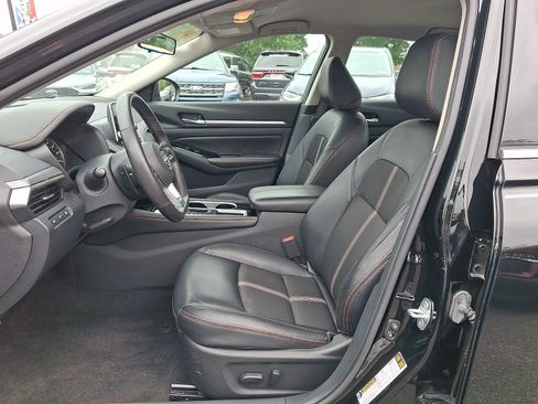 Used 2024 Nissan Altima 2.5 SR FWD image 13
