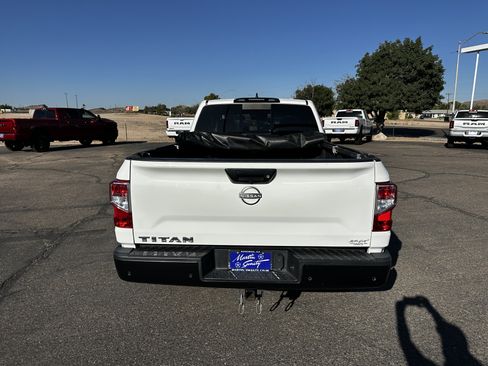 Used 2023 Nissan Titan S RWD image 5