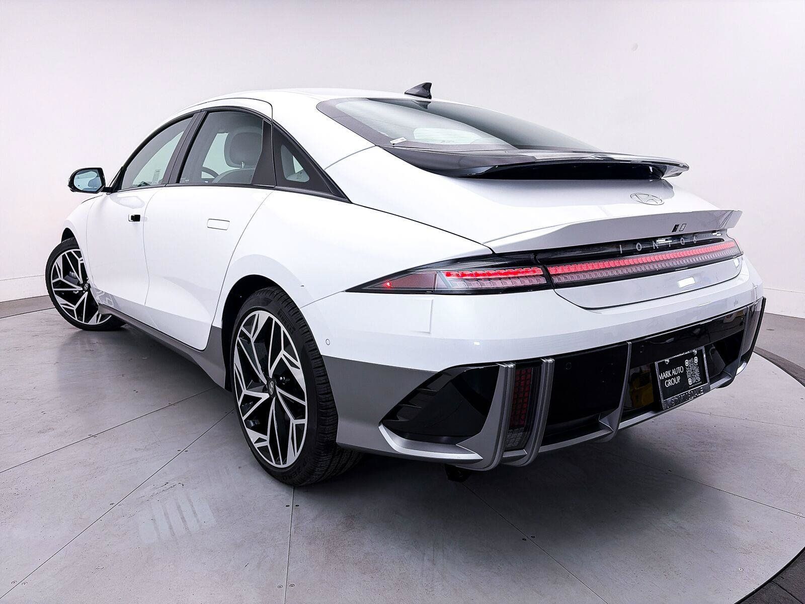 Used 2025 Hyundai Ioniq 6 Limited RWD image 2
