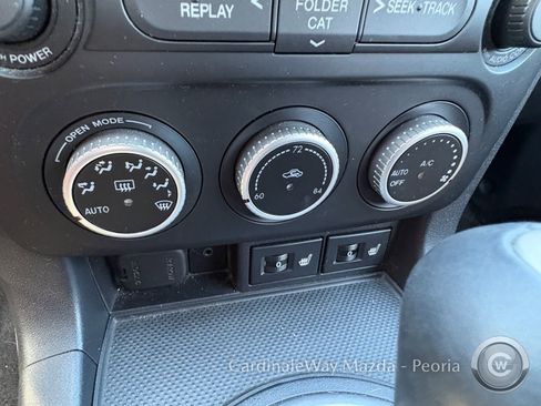 Used 2010 MAZDA MX-5 Miata Grand Touring w/ Premium Pkg RWD image 13