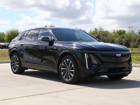 Used 2024 Cadillac Lyriq Sport image 7