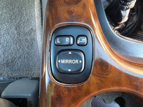 Used 2002 Toyota Sequoia Limited AWD/4WD image 40